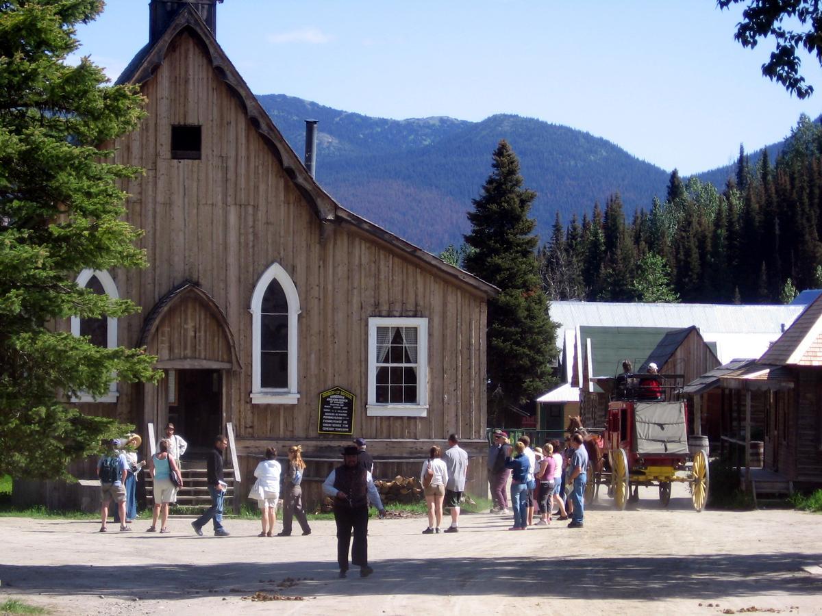 Отель Mountain Thyme Getaway Barkerville Экстерьер фото